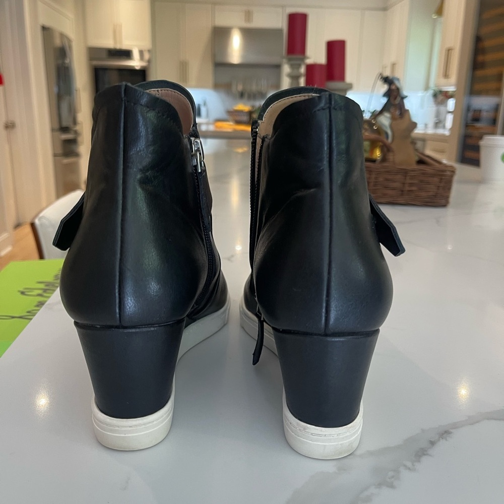 Elegant Black Leather Wedge Sneakers - Picture 5 of 11